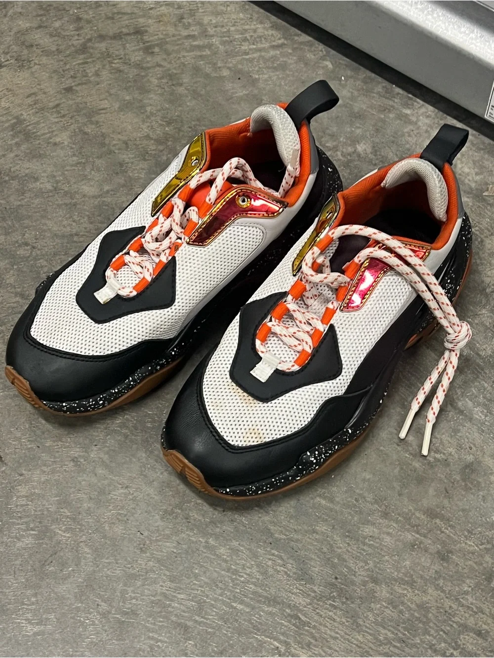 Puma Thunder Electric Jr. Sneakers White, Black, Mandarine Red Sz 5.5C excellent